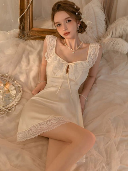 Silky satin chemise in yellow
