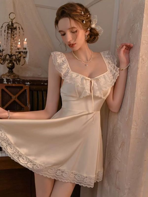 Silky satin chemise in yellow